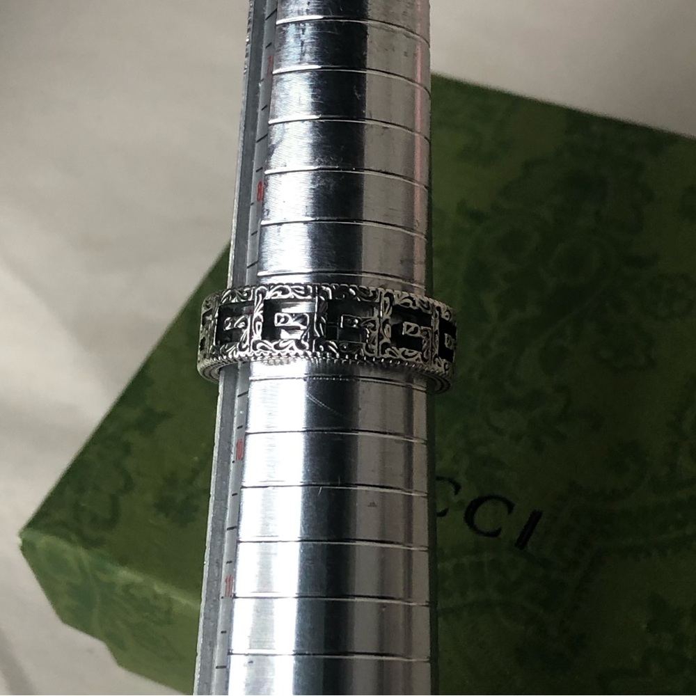 GUCCI GG Cut Out Engraved Sterling Silver Interlinked Ring Size 9.5 US, (21) - Picture 10 of 14